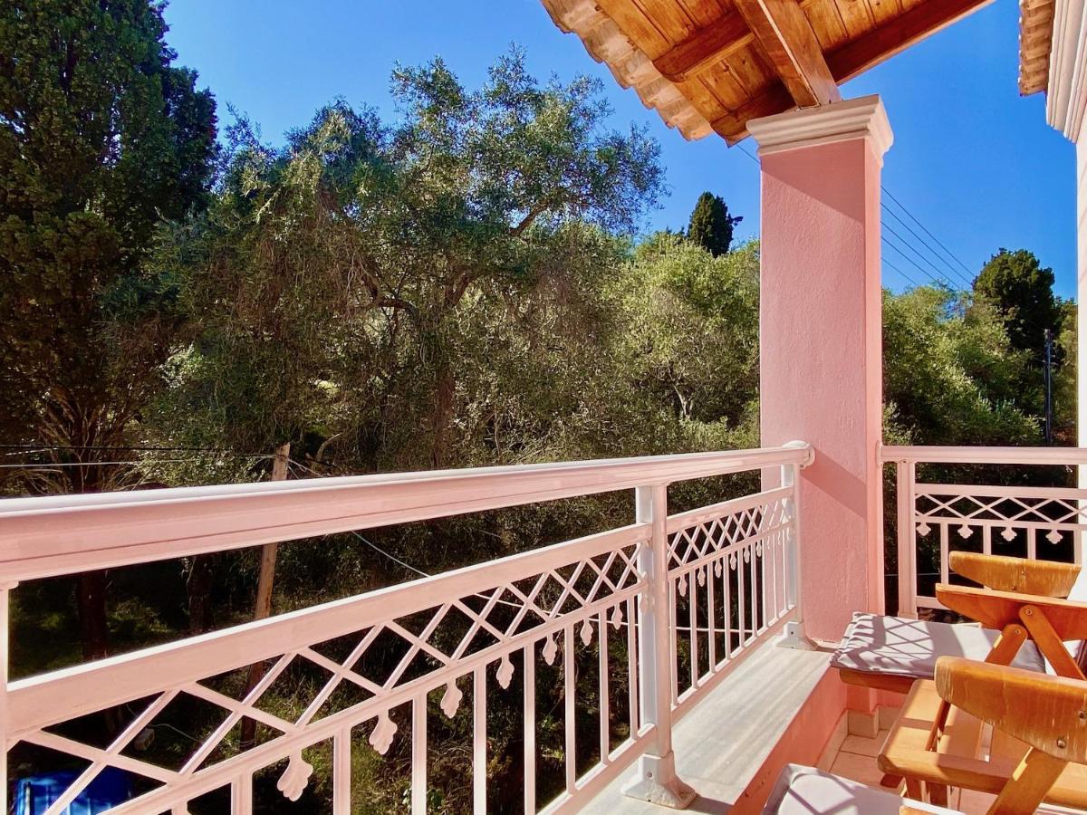 Seafront Villa Ourania Месонґі Екстер'єр фото